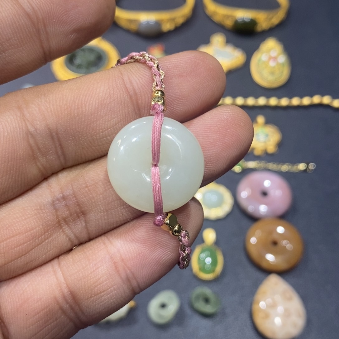 和田玉颈饰未镶嵌