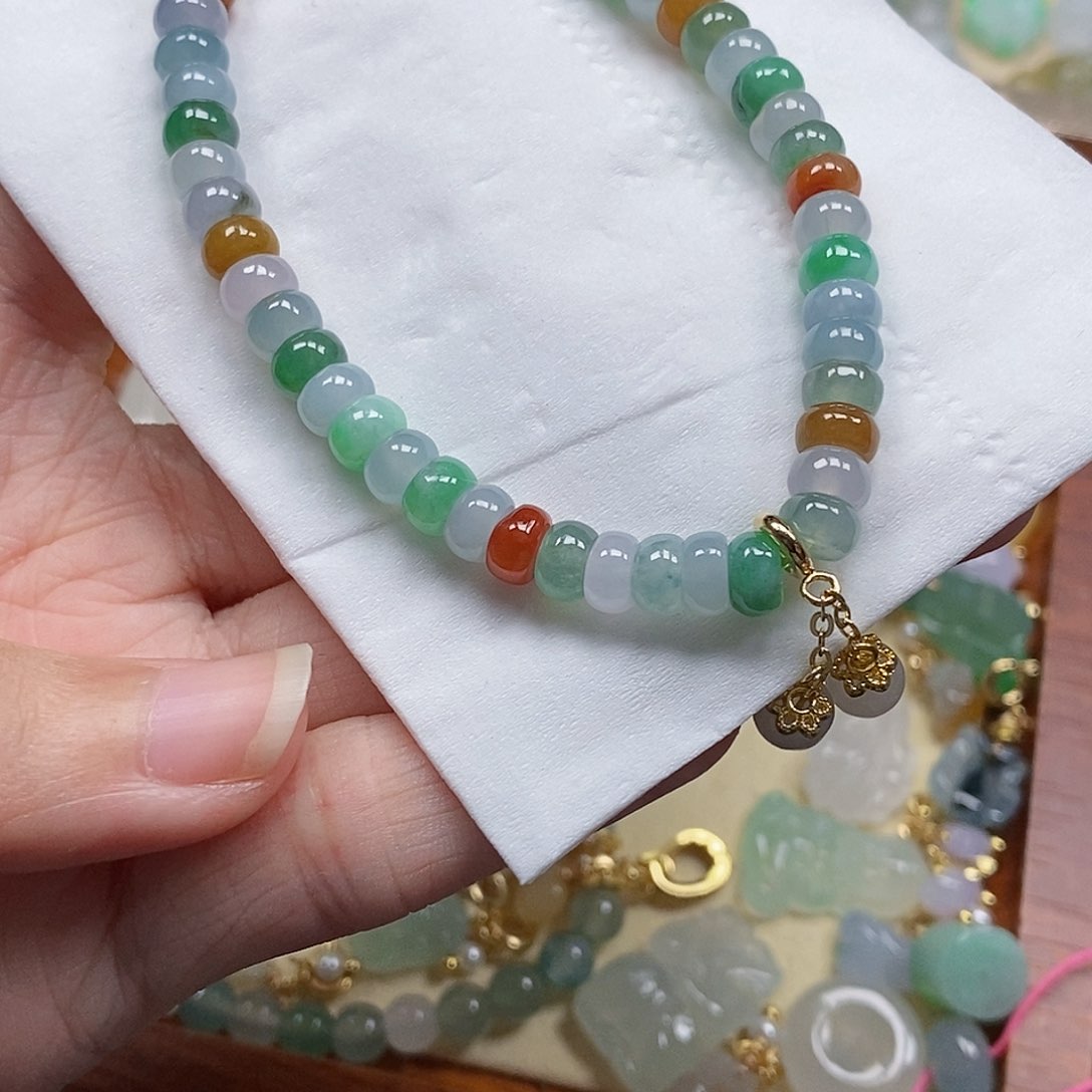 翡翠未镶嵌颈饰闪