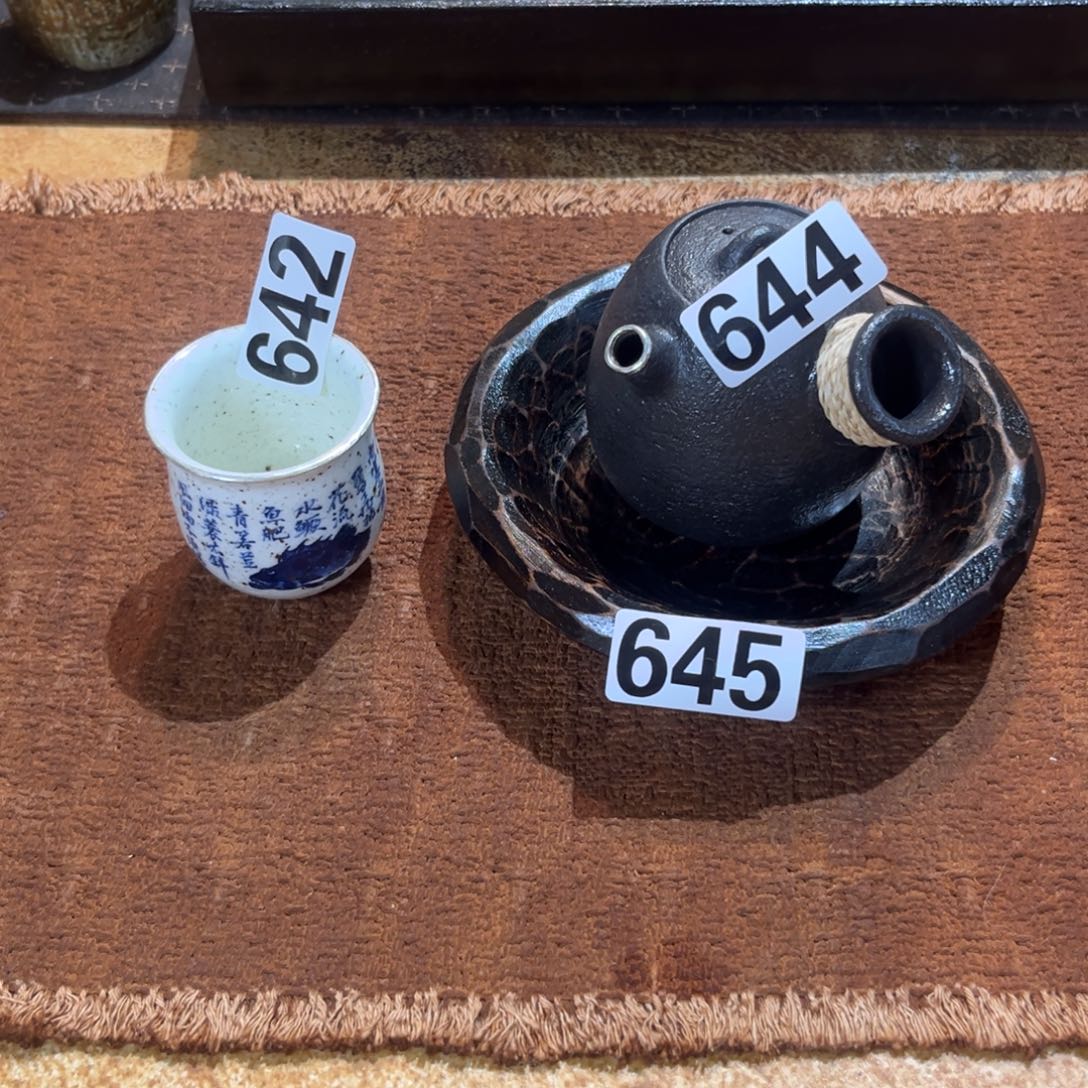 葡***哥景德镇鱼和熊手工陶艺