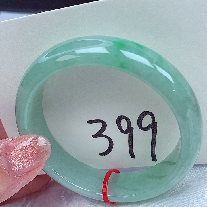 翡翠手镯未镶嵌翡翠