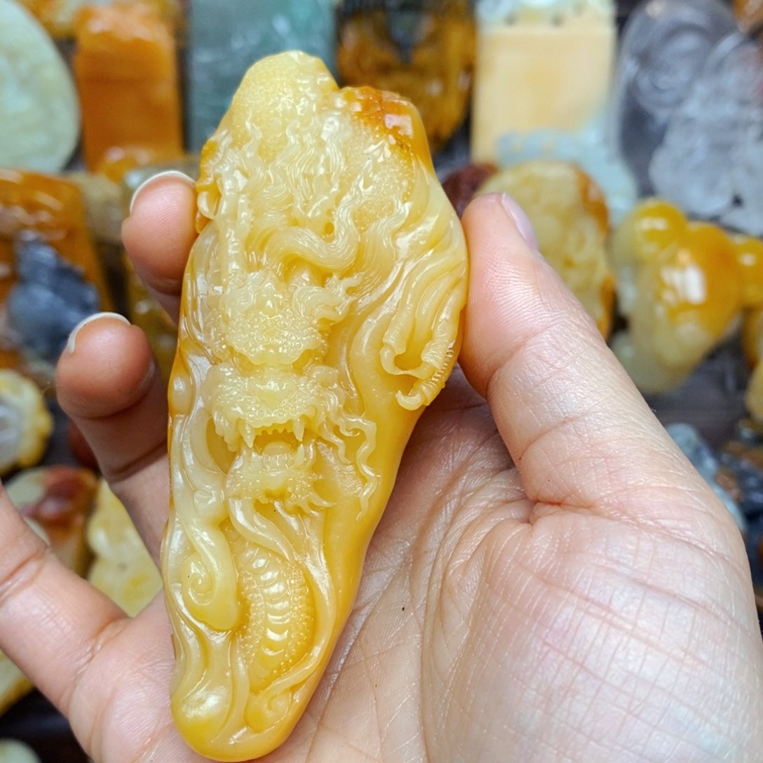 石英质玉（黄龙玉）未镶嵌颈饰