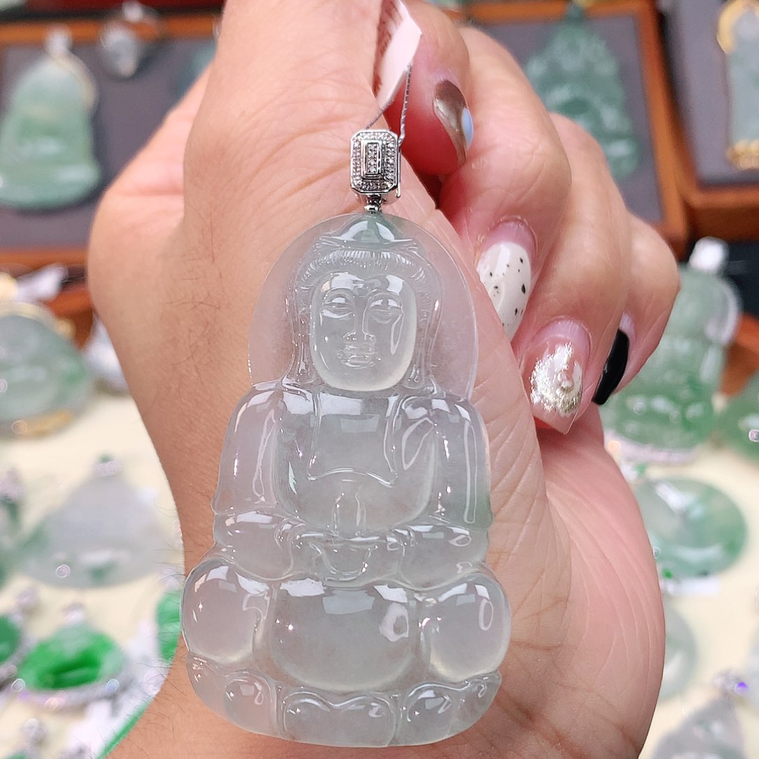 翡翠18K金镶嵌颈饰观音