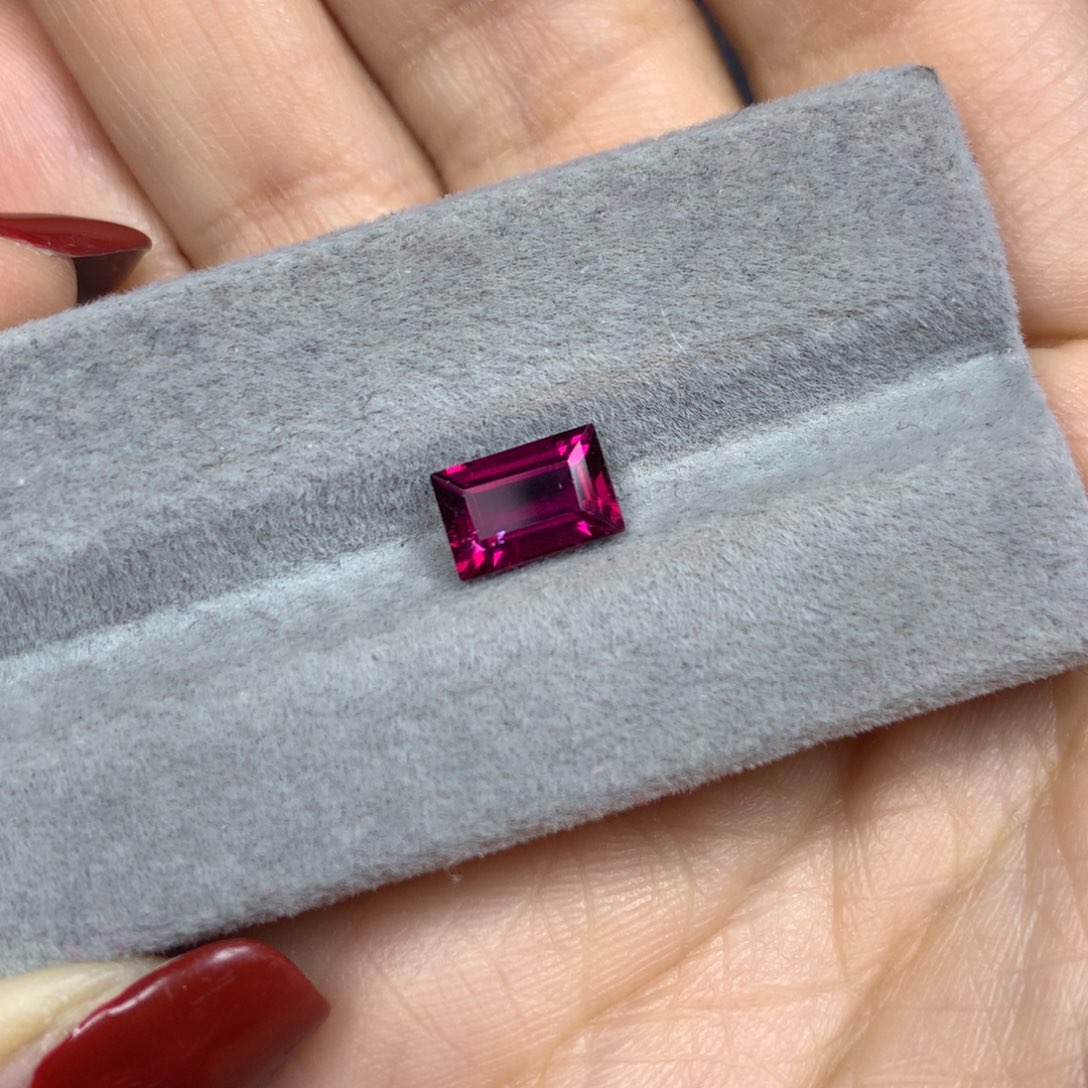 碧玺裸石未镶嵌卢比莱祖切