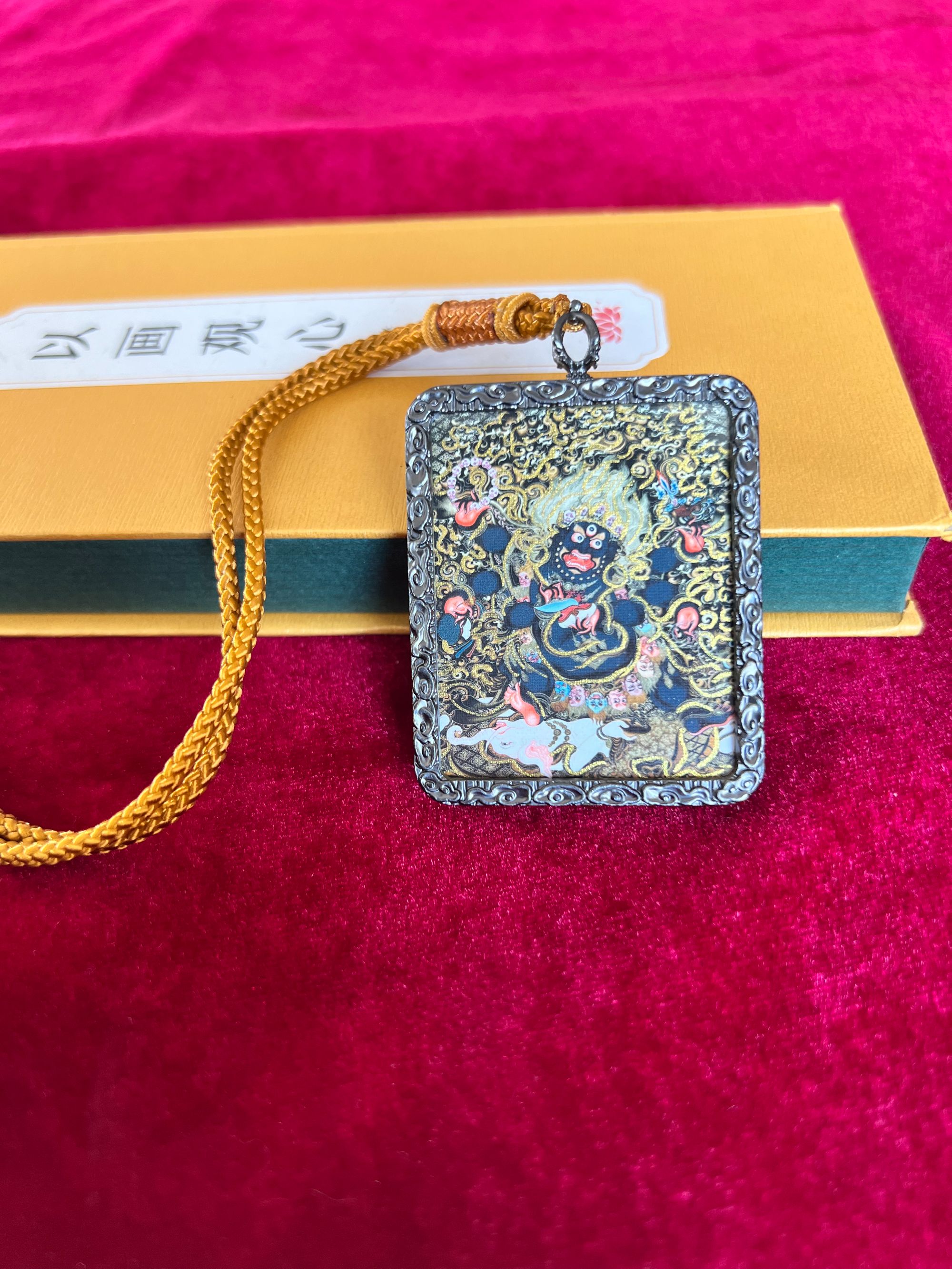 唐卡六臂大黑天  热贡风格  4*5尺寸 成套嘎乌壳手工编绳专属链接