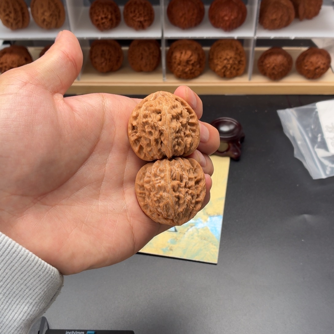 文玩核桃把件三角白37