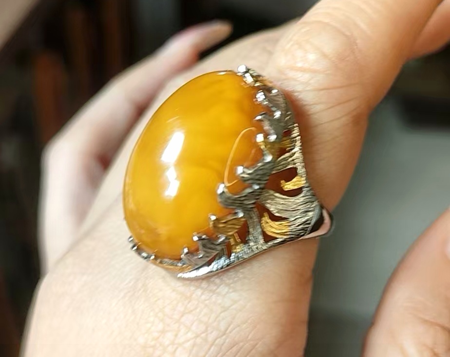 925银镶嵌蜜蜡戒指