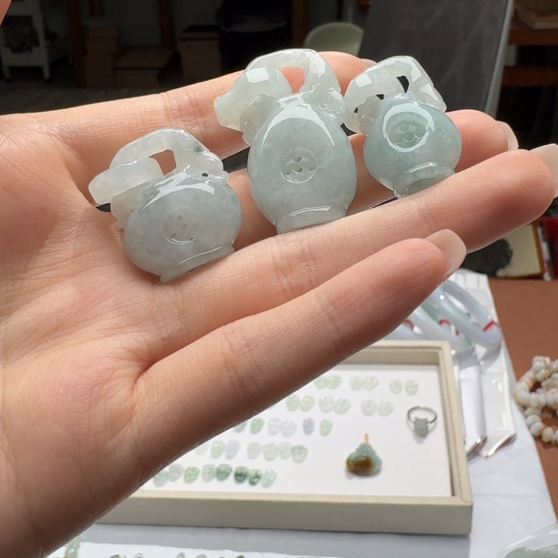 未镶嵌挂件翡翠福利1个，不包邮，拍邮费发货