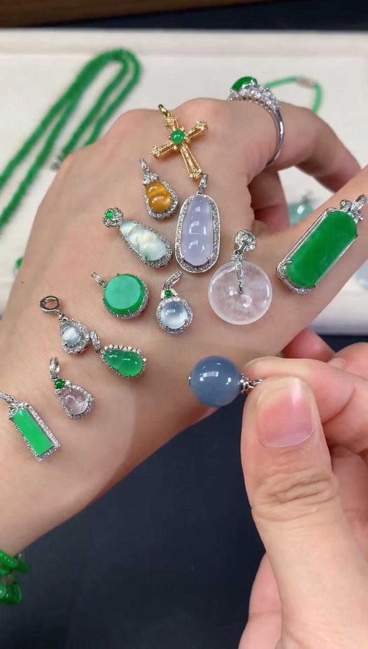 翡翠吊坠18K金镶嵌（多样性发其一）LF4