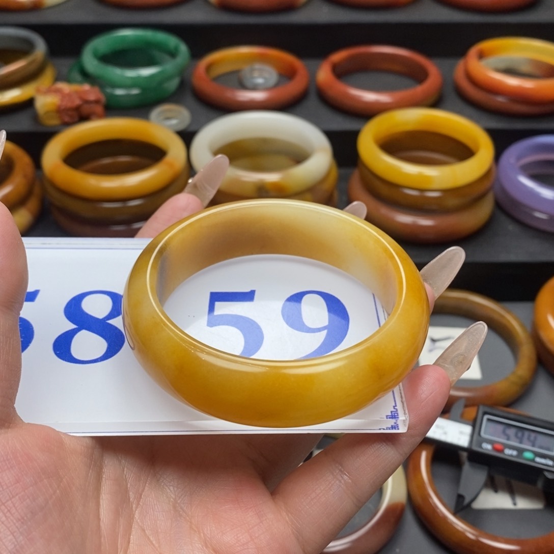 石英质玉（黄龙玉）手镯未镶嵌