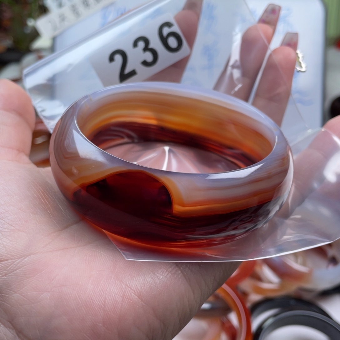 玛瑙/玉髓手镯未镶嵌微瑕65