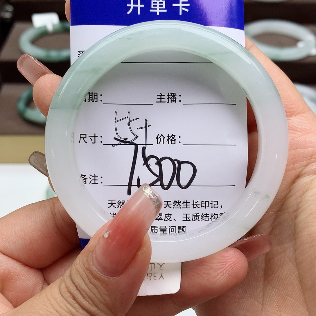 石英质玉手镯未镶嵌月*?