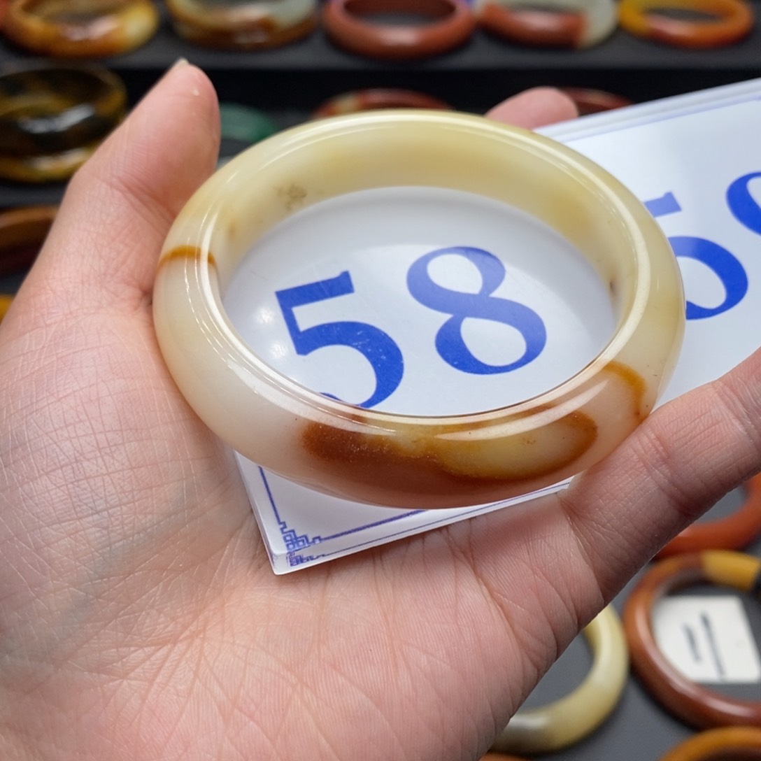 石英质玉（黄龙玉）手镯微瑕未镶嵌