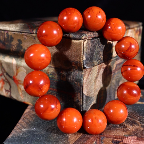 川料南红原矿满肉火焰纹大圆珠大尺寸素串单圈