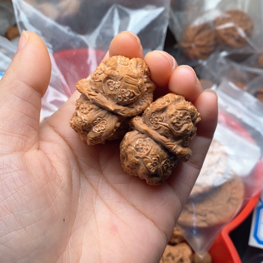 文玩核桃吊坠雕刻蛤蟆头双胞胎