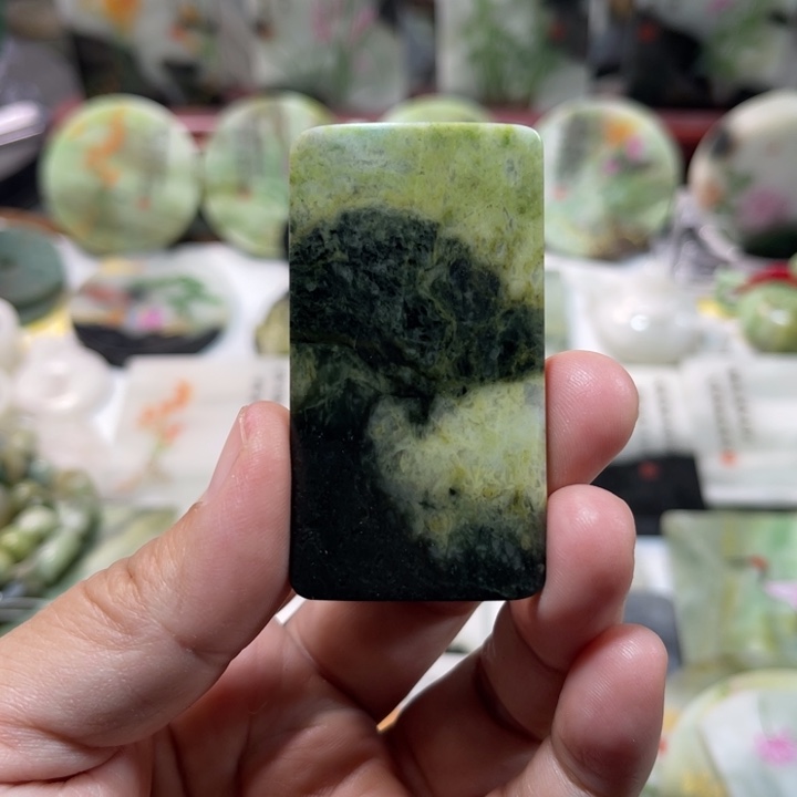 独山玉未镶嵌颈饰