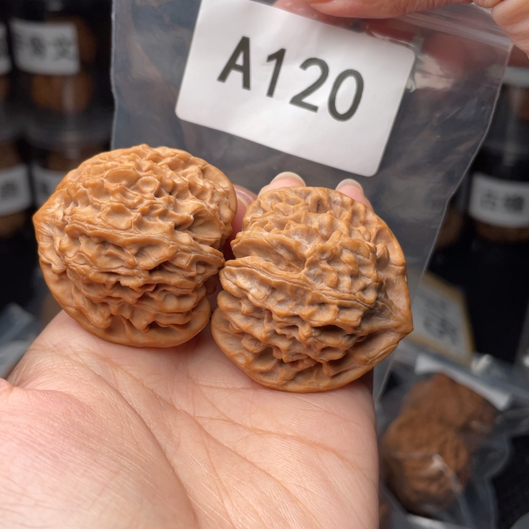 文玩核桃把件纯**士40龙门涧