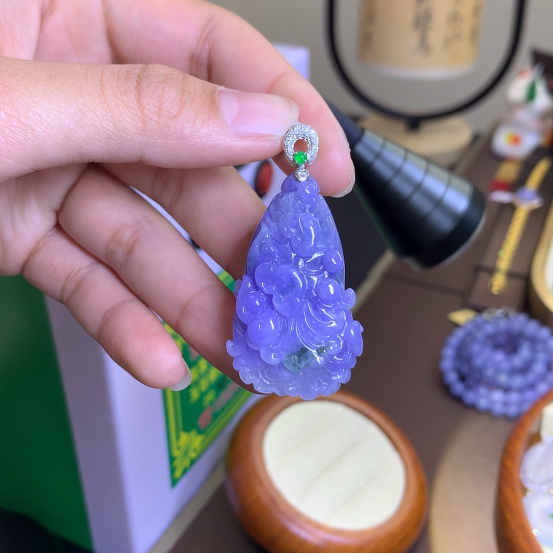 翡翠颈饰18K金镶嵌翡翠