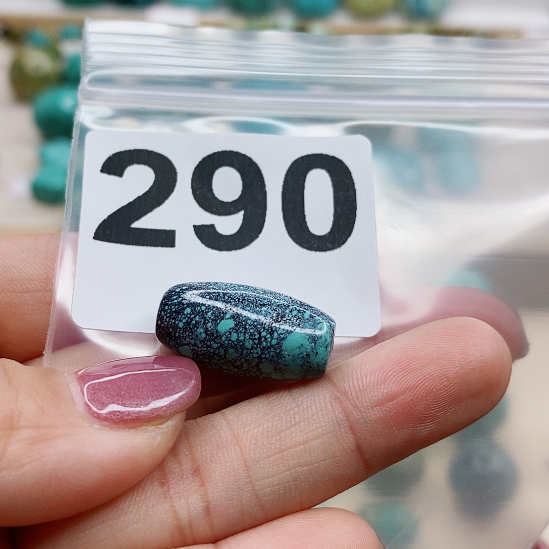 绿松石颈饰未镶嵌