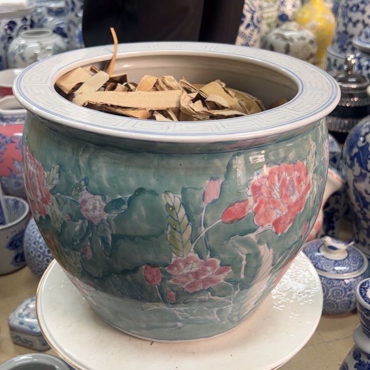 瓷片微瑕。。。。。。。。。。。