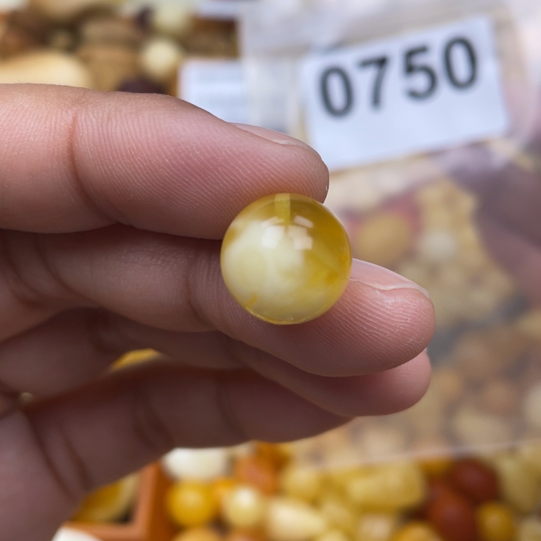 蜜蜡珠宝奇石未镶嵌孔道小坑13.2