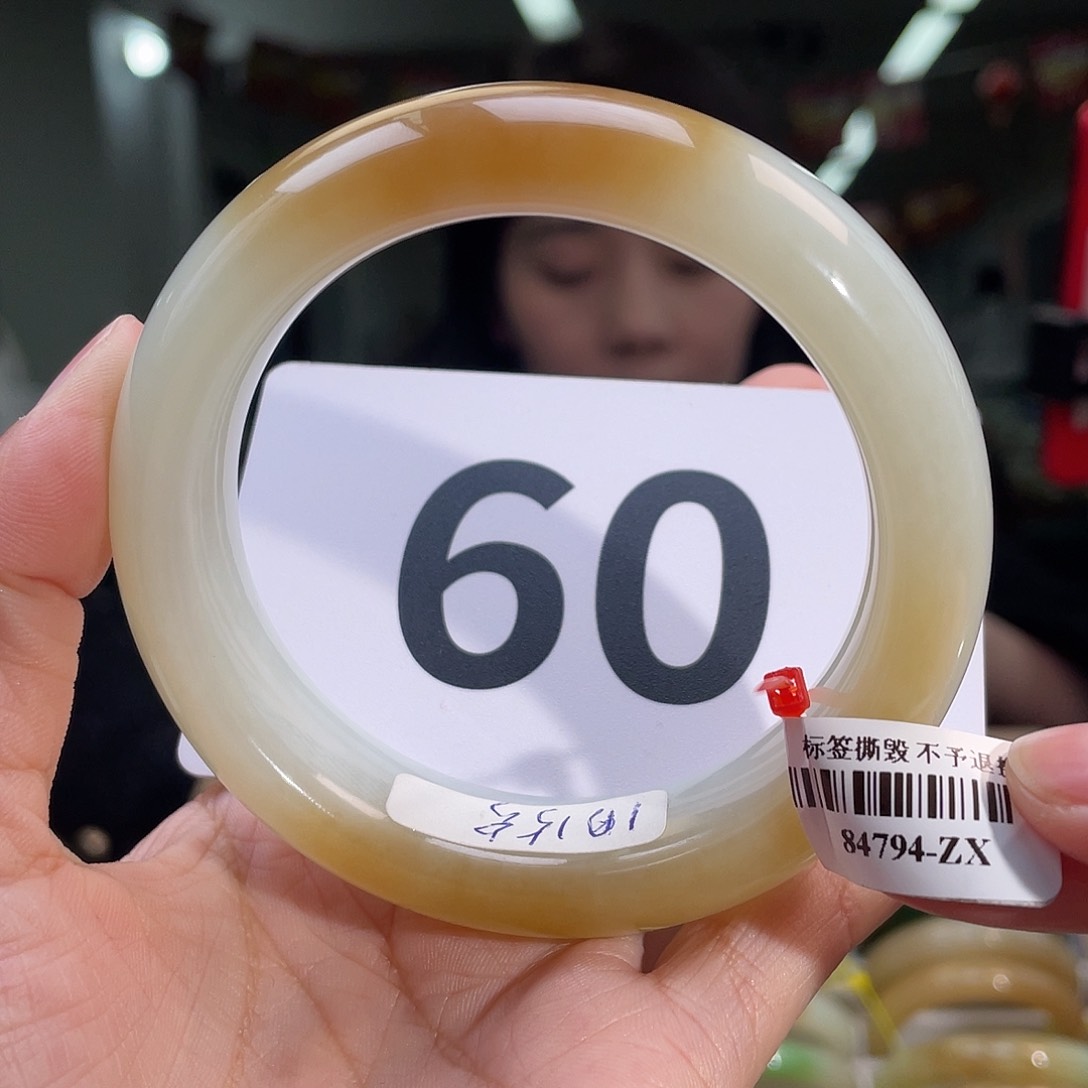 和田玉手镯未镶嵌春*