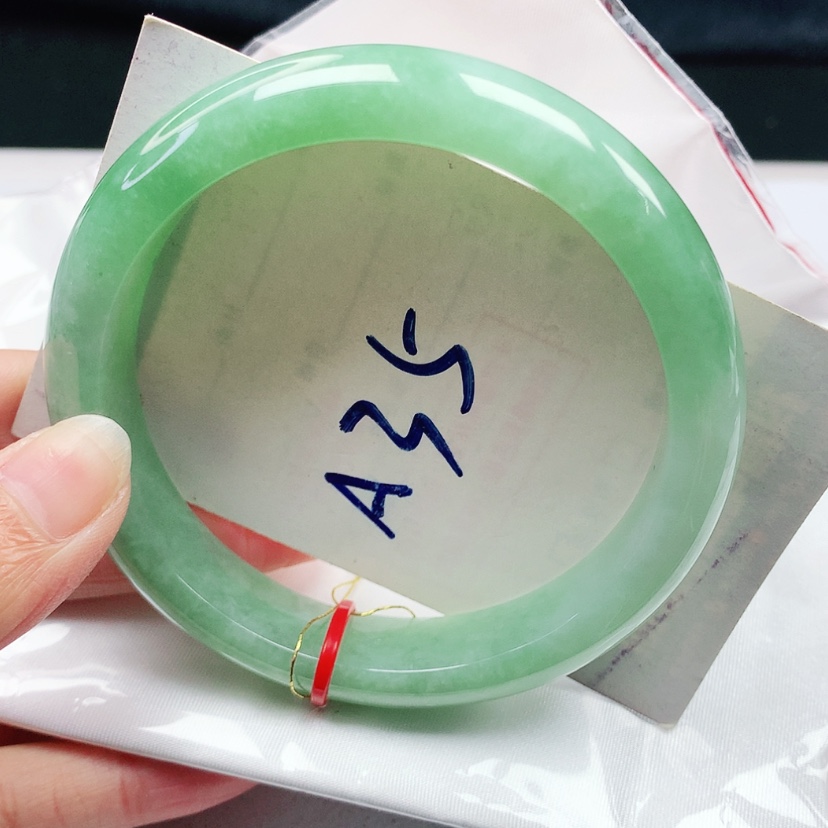 【闪购商品】翡翠手镯未镶嵌61.5圈