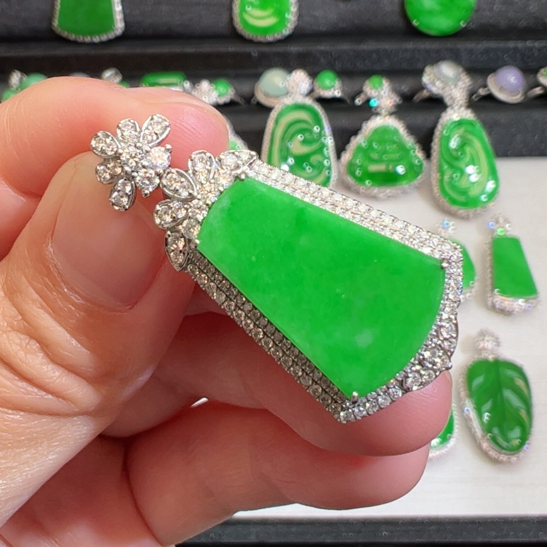 翡翠吊坠(不含链)18K金镶嵌