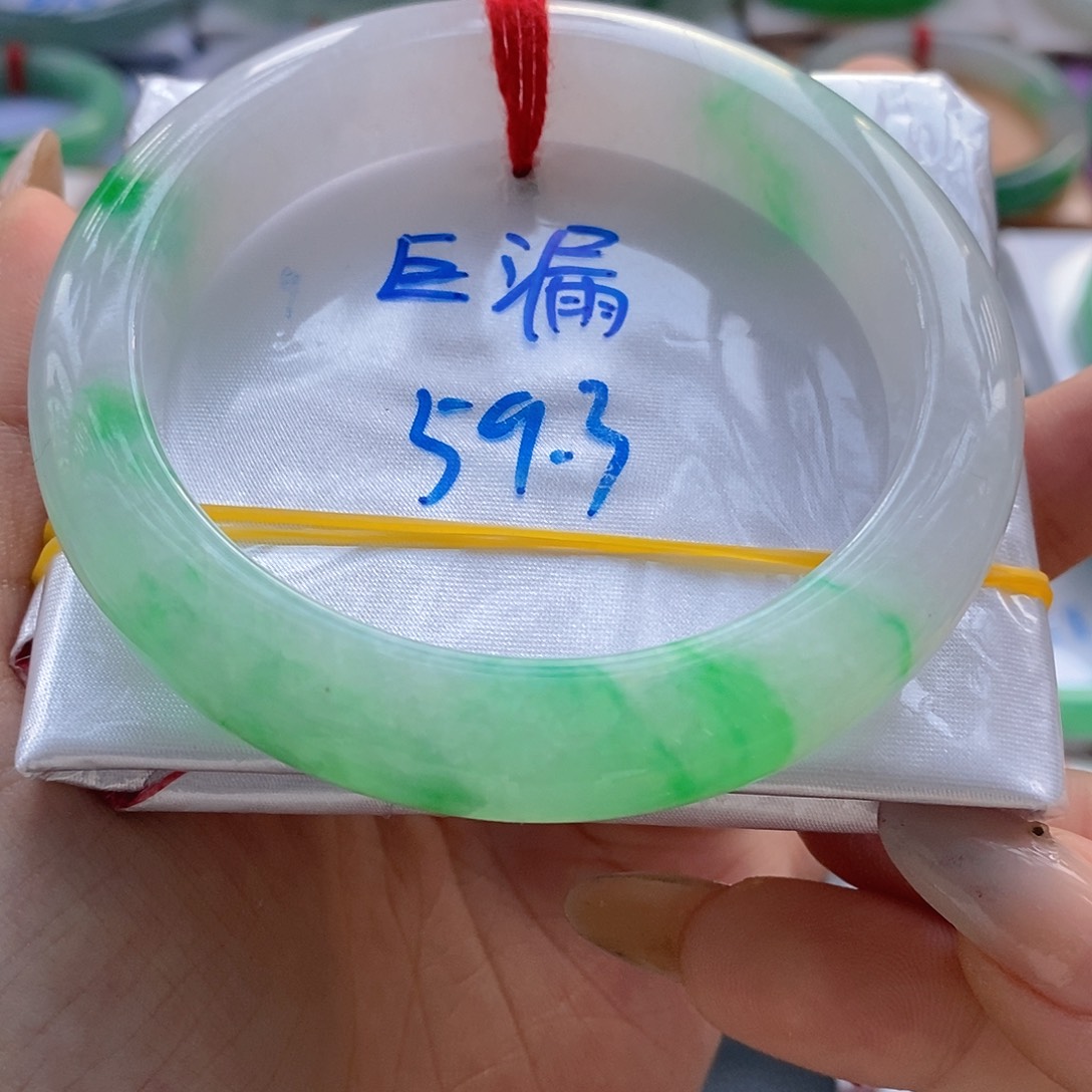 翡翠手镯未镶嵌1号