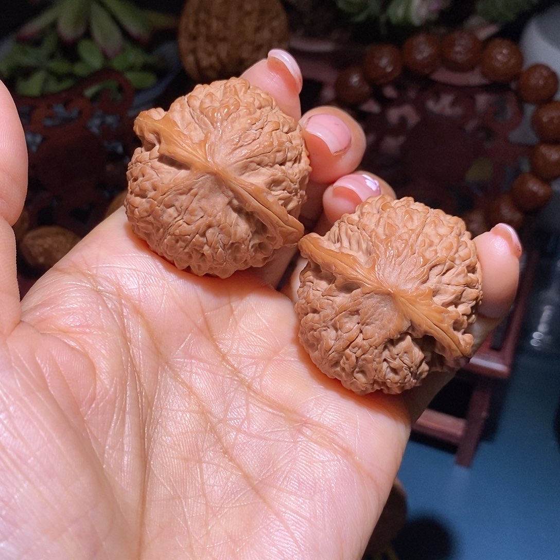 文玩核桃把件踩**了4 0金牛