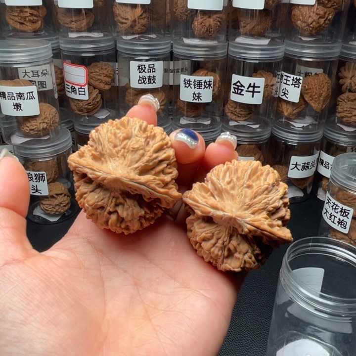 文玩核桃吊坠玉麒麟44.5