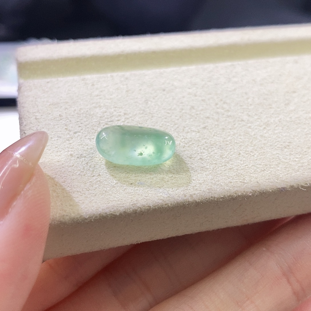 翡翠未镶嵌挂件随行