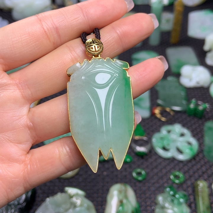 翡翠挂件未镶嵌老*童