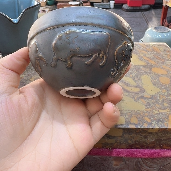 古铜釉杯一个瓷。品茗赏