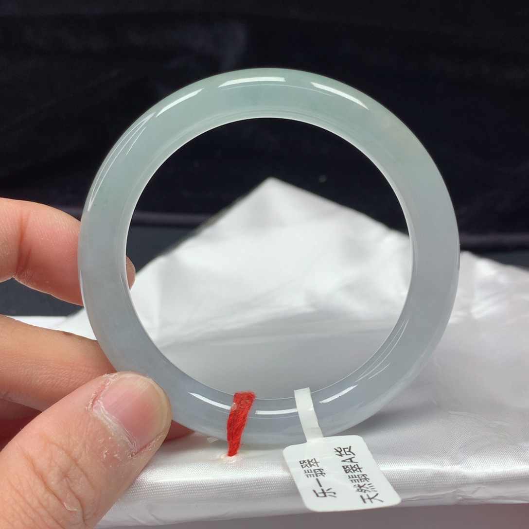 翡翠手镯（圆镯）未镶嵌52.8