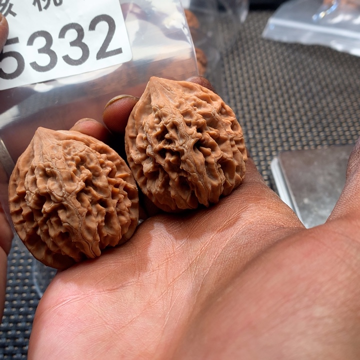 ****落文玩核桃吊坠通天八