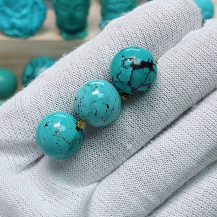 绿松石未镶嵌珠宝看***孕