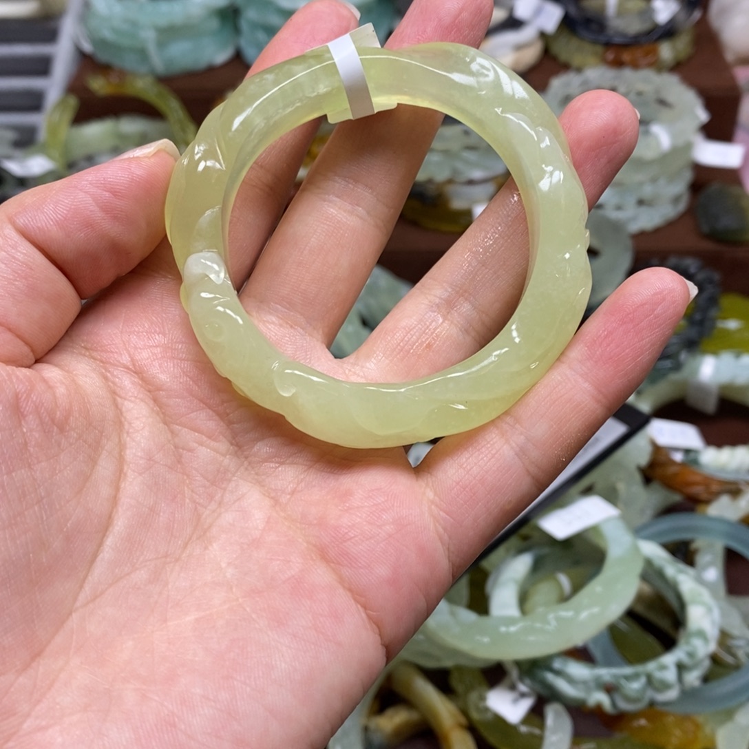 蛇纹石玉未镶嵌手镯