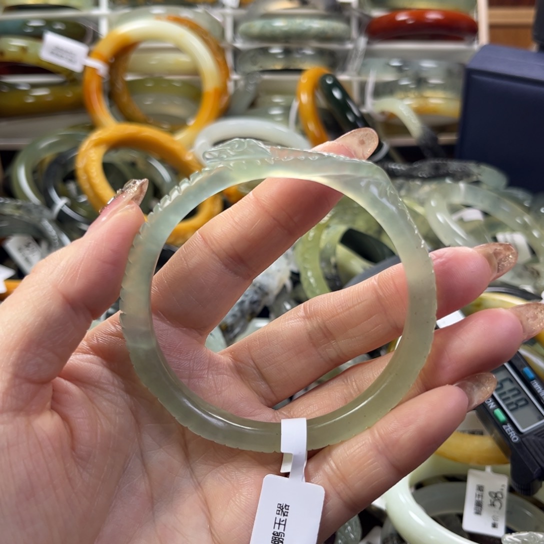 蛇纹石玉手镯未镶嵌晚*