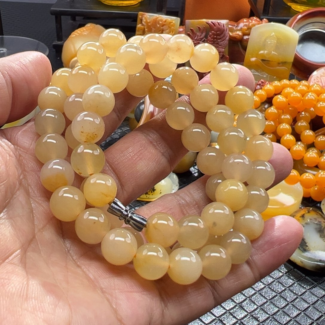 石英质玉未镶嵌颈饰