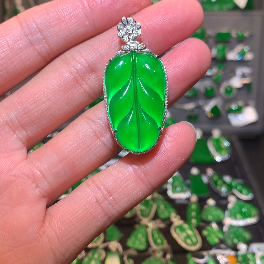 翡翠吊坠(不含链)18K金镶嵌天然翡翠