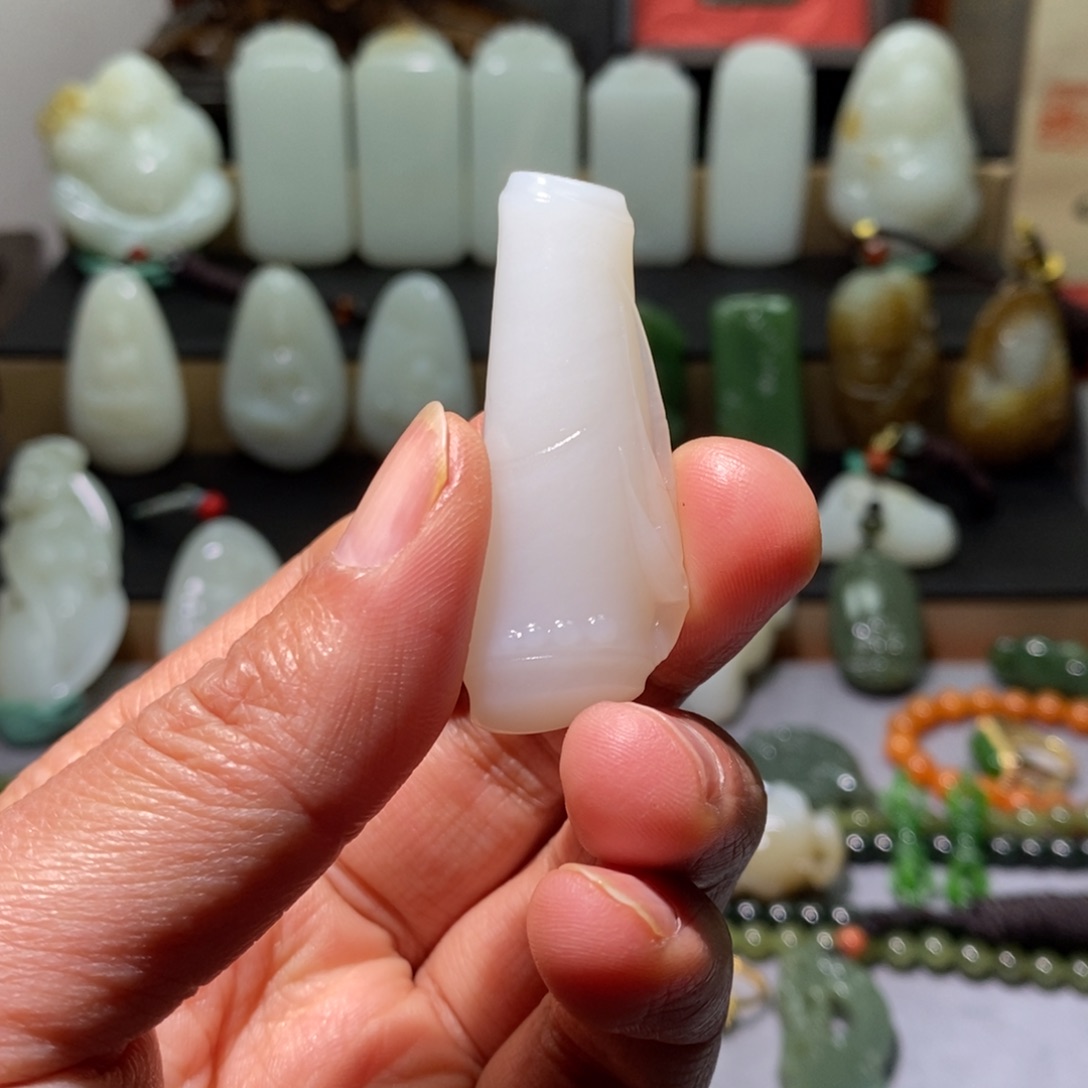 和田玉颈饰未镶嵌