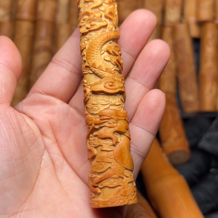 嘟***娜实心竹雕刻手把件