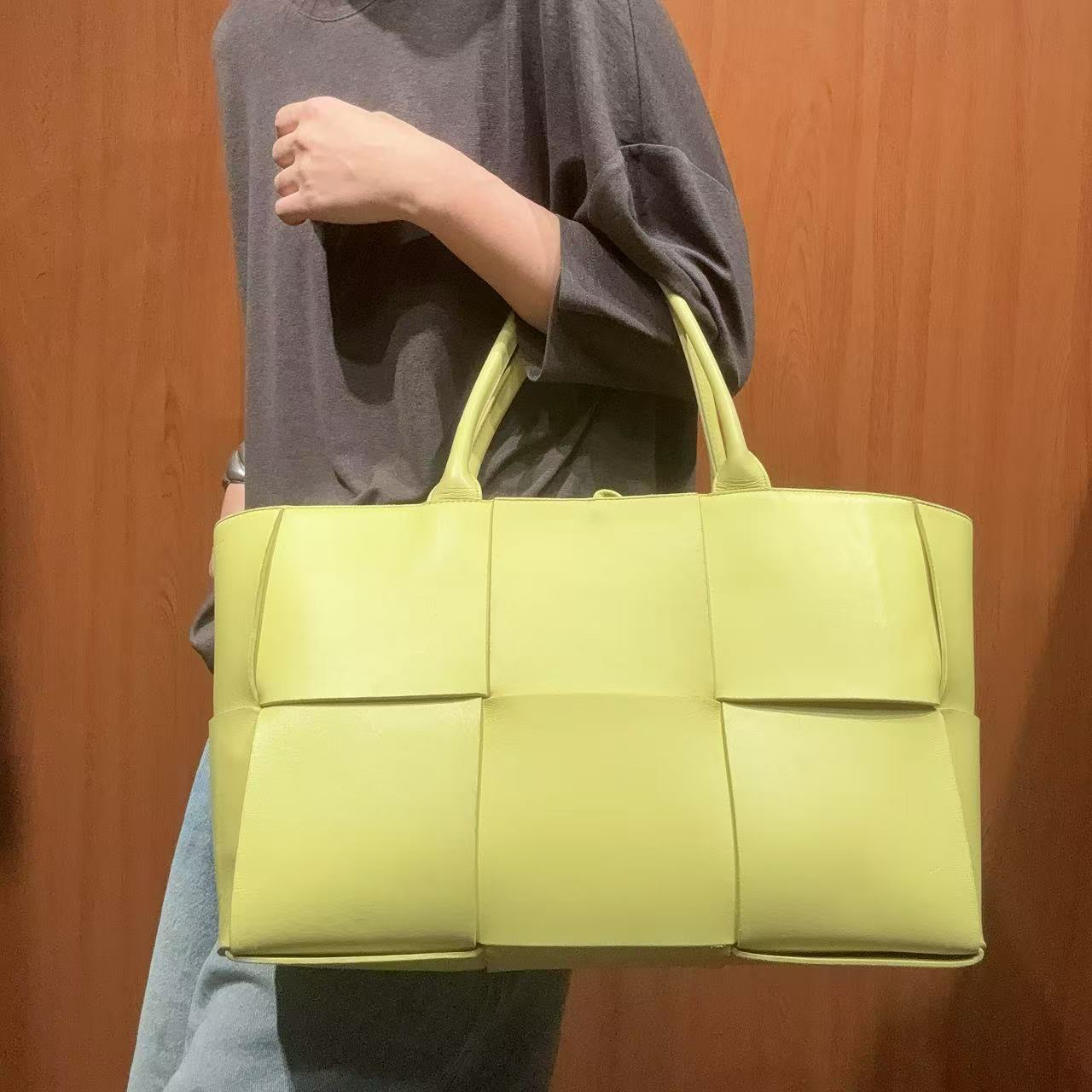 95新 BOTTEGA VENETA/葆蝶家 【蕾】 4SG008 黄色格子托特包