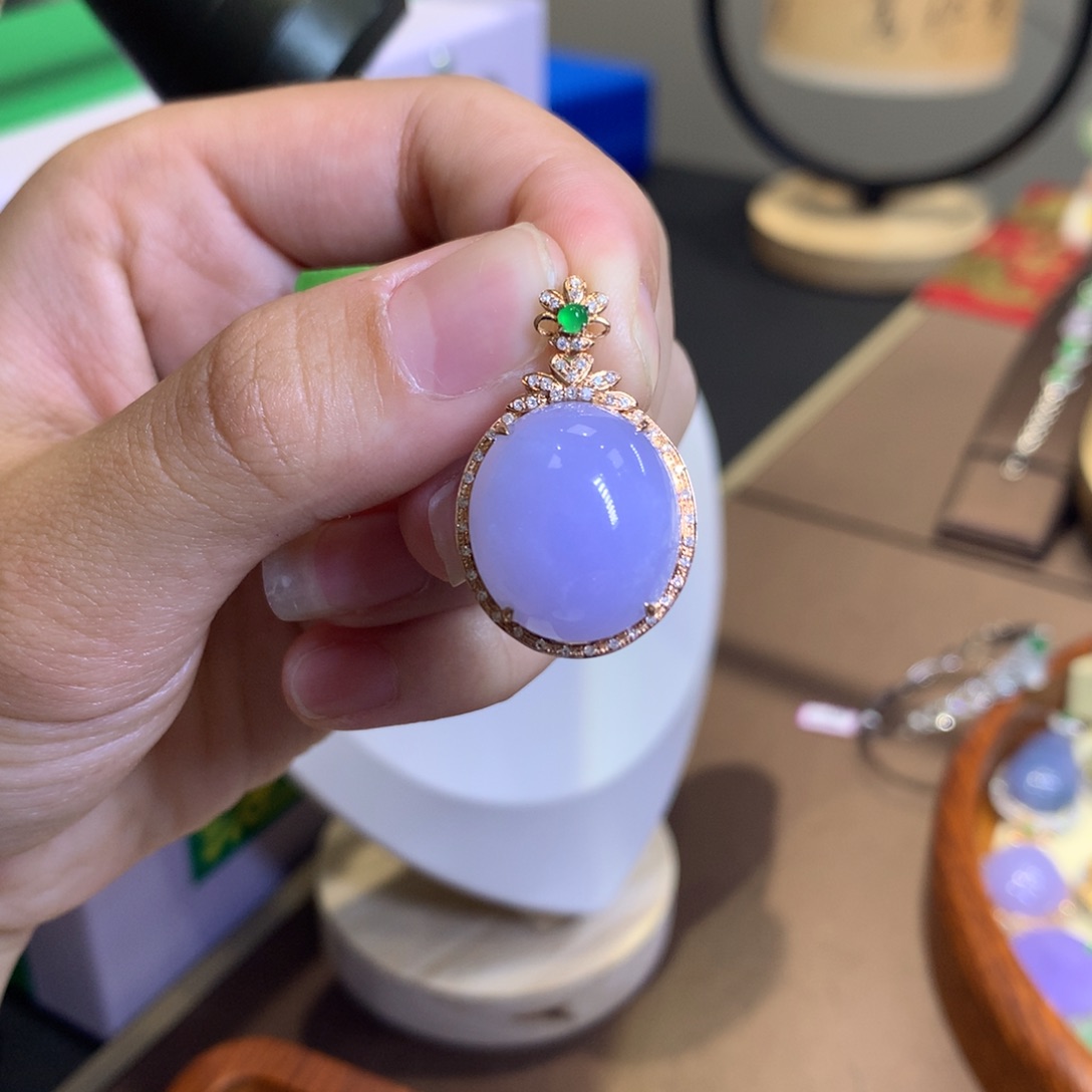 翡翠18K金镶嵌颈饰翡翠