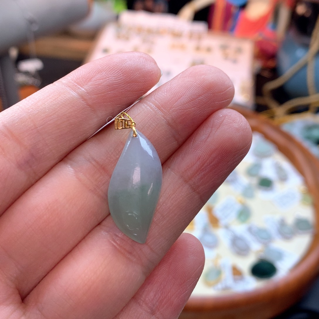 颈饰18K金镶嵌翡翠