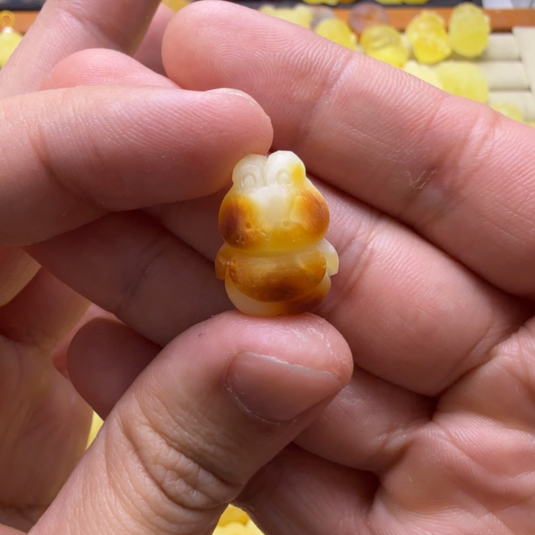 L***e琥珀未镶嵌珠宝奇石
