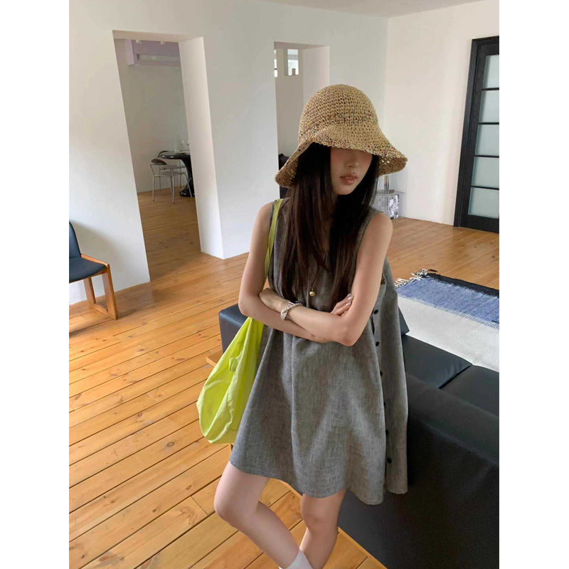 慵懒风复古灰色设计感侧排扣无袖方领连衣裙女夏季侧排扣宽松短裙