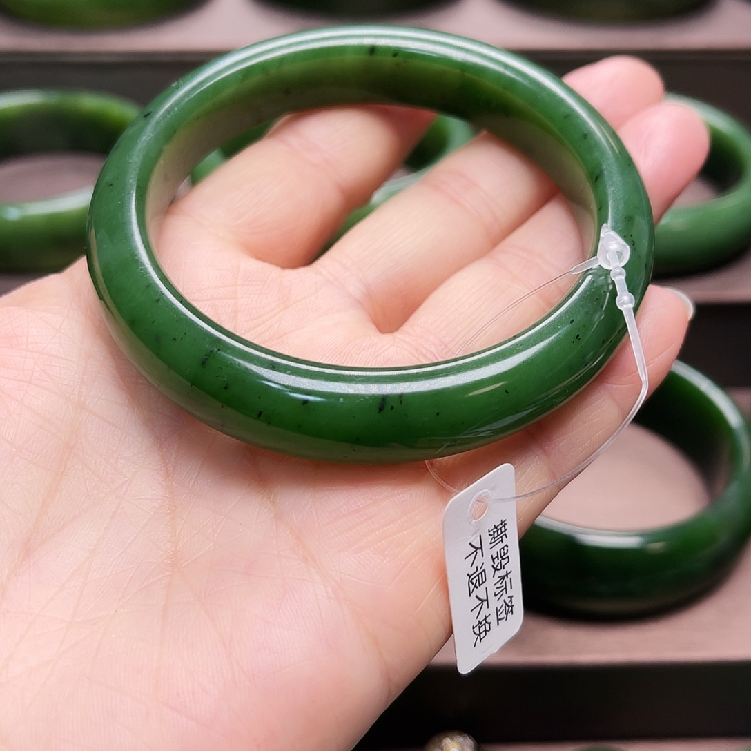 和田玉（碧玉）未镶嵌手镯