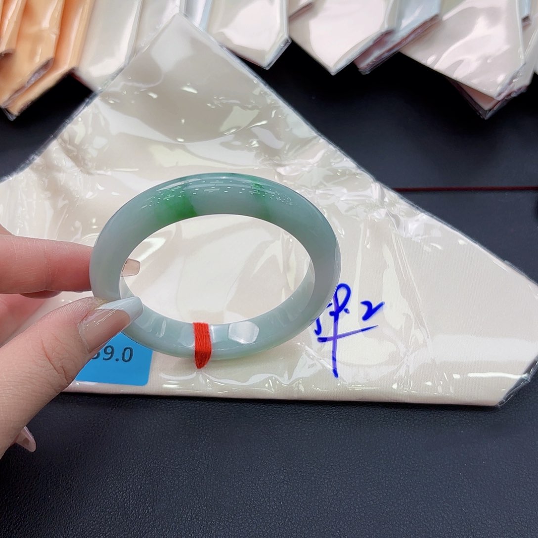 翡翠手镯未镶嵌手镯