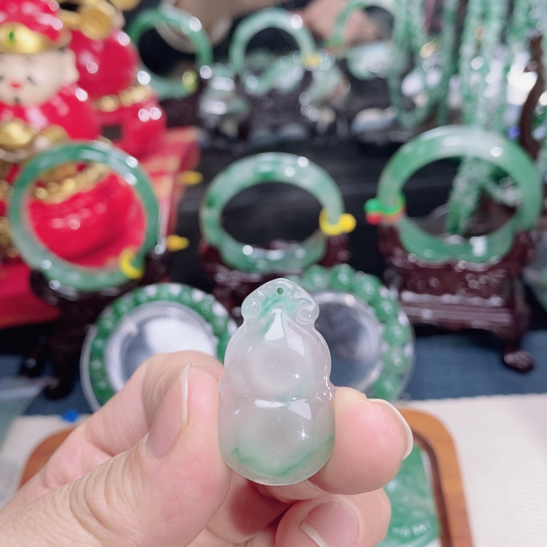 石英质玉颈饰未镶嵌葫